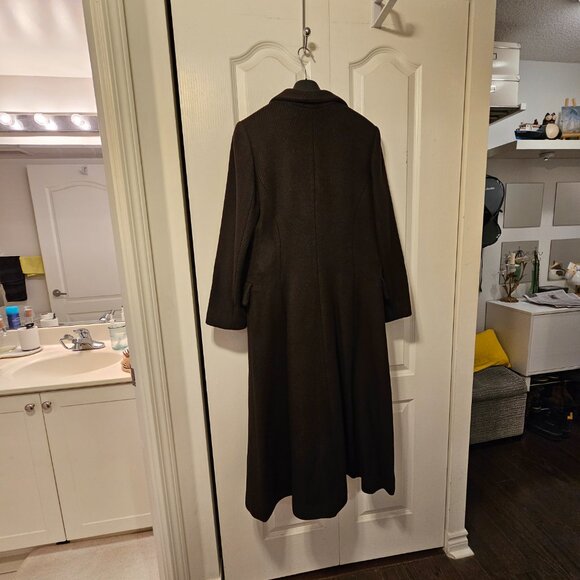 Beautiful Wool + long winter coat. - Picture 3 of 4